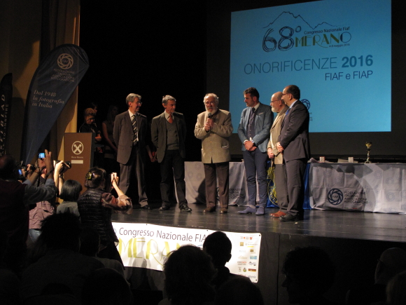 Il Presidente Roberto Rossi insieme ai 4 Presidente d'Onore: Michele Ghigo (che interviene), Giorgio Tani, Fulvio Merlak, Claudio Pastrore.