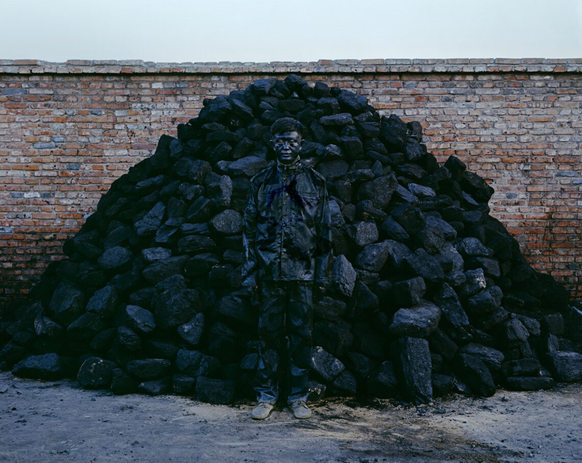 © Liu Bolin, Coal Pile, 2010